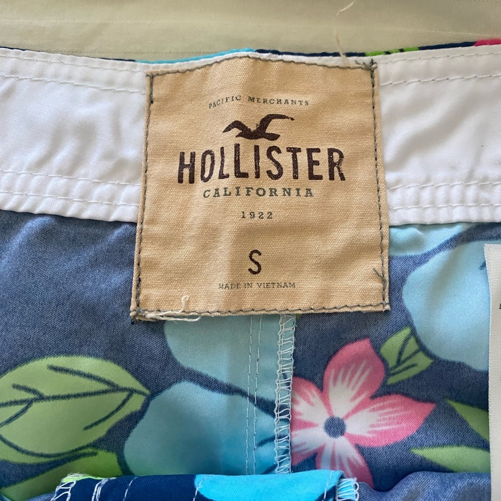 Men’s swimming shorts